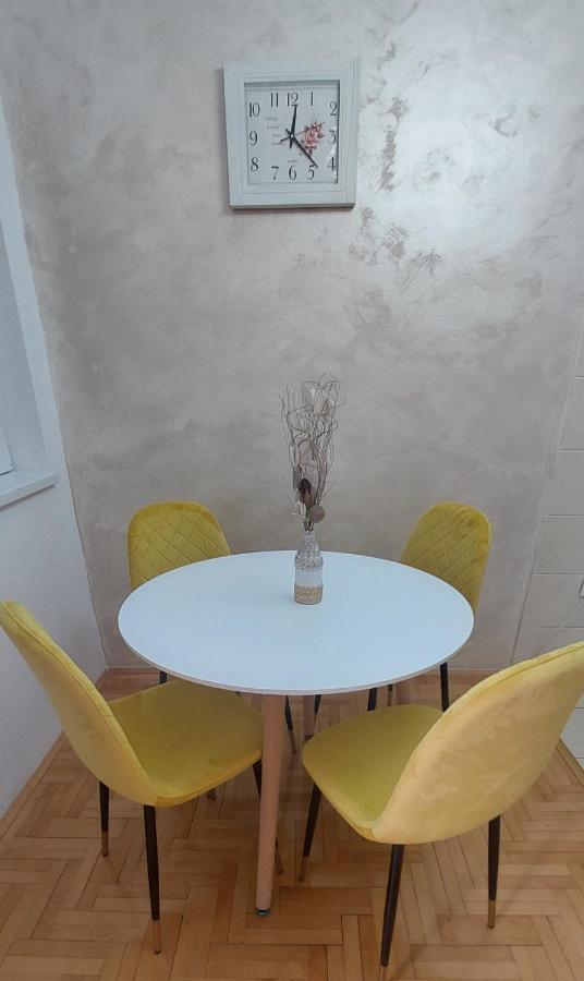 Apartman Bujišić Apartment Pluzine Bagian luar foto